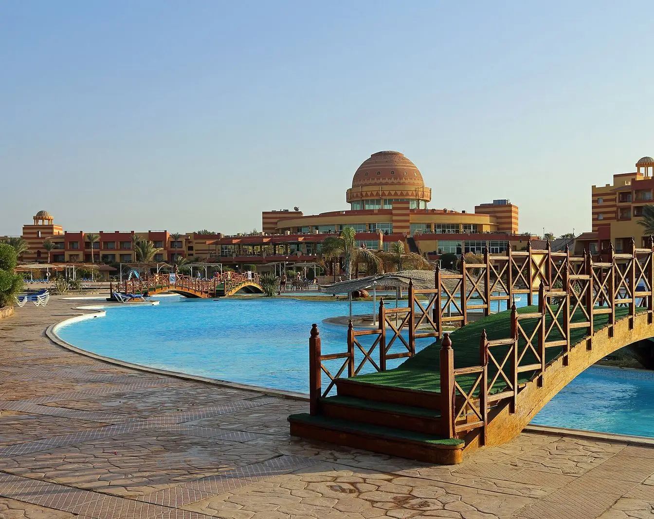 Beach and low-rise accommodation blocks at the El Malikia Resort in Abu Dabbab, Marsa Alam. Illustrative photograph of the Marsa Alam resort coast — not the Jaz Asila resort named in this report.