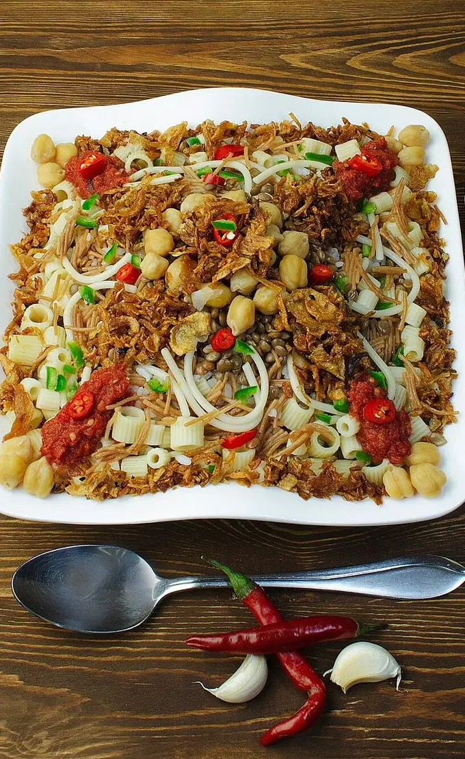 A plate of Egyptian koshari