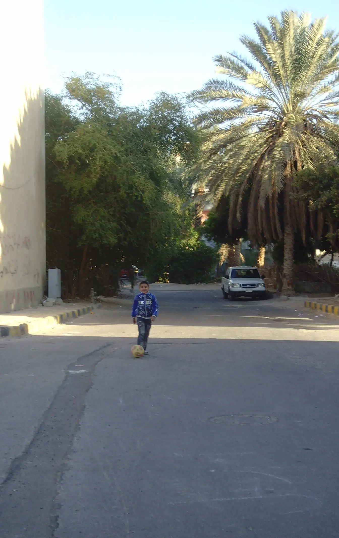 A street in Hurghada. The photograph is not of the Mubarak 7 district described in this report.