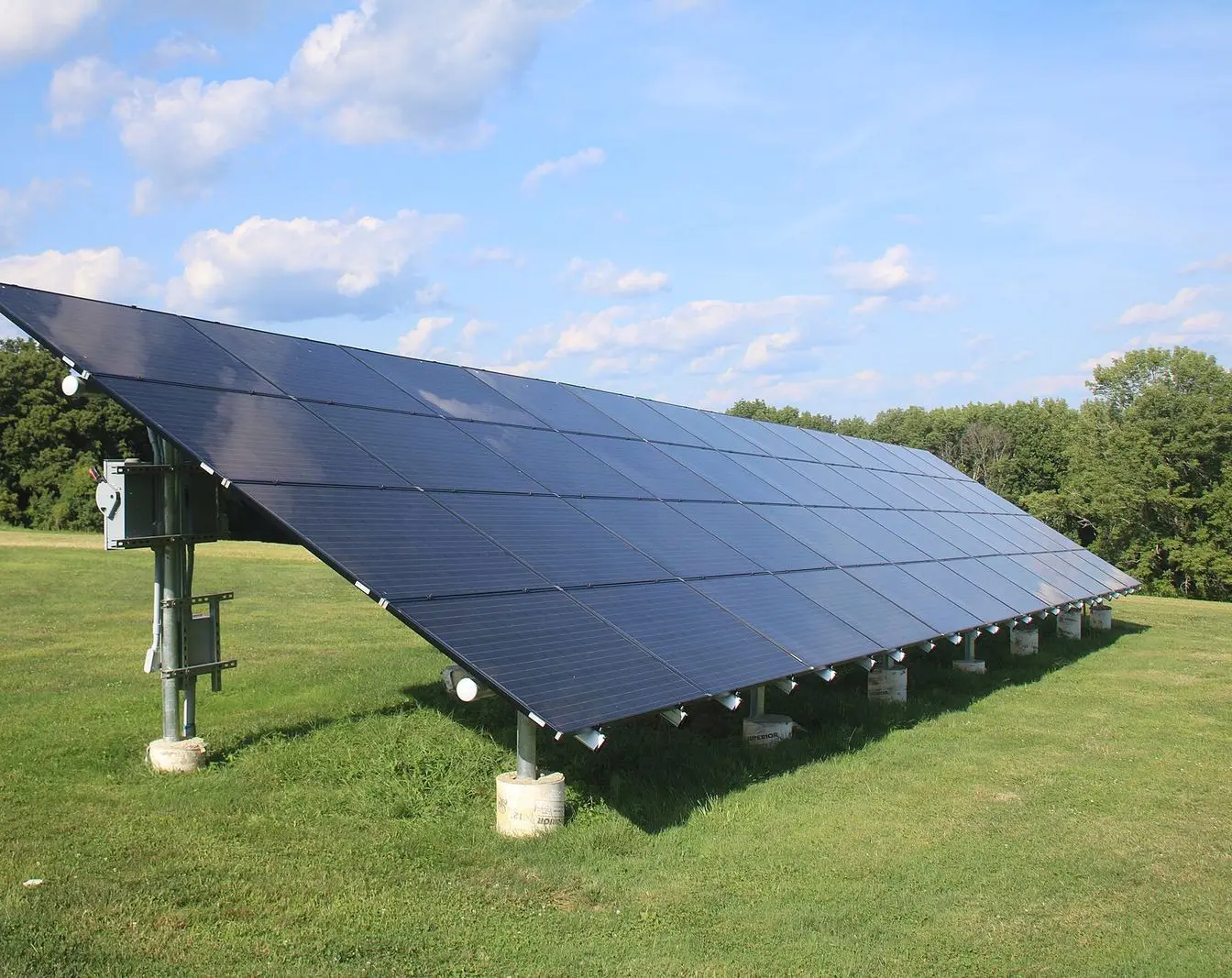 Ground-mounted solar panels, a generic illustrative image of solar power generation — not a photo of the Hurghada project itself