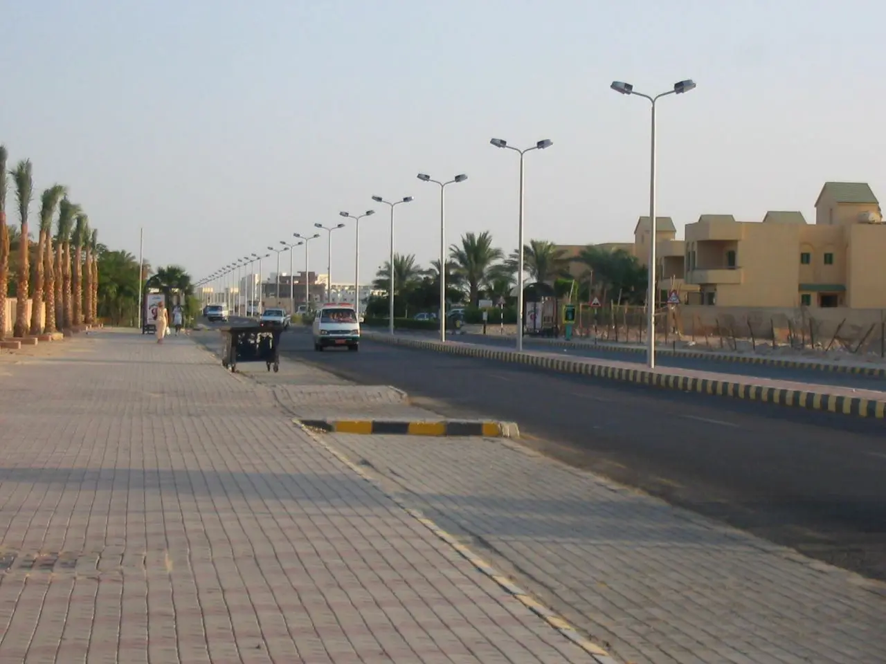 The desert road between Hurghada and Safaga, one of the routes that links the coast's towns. File photo, not taken during the current weather alert.