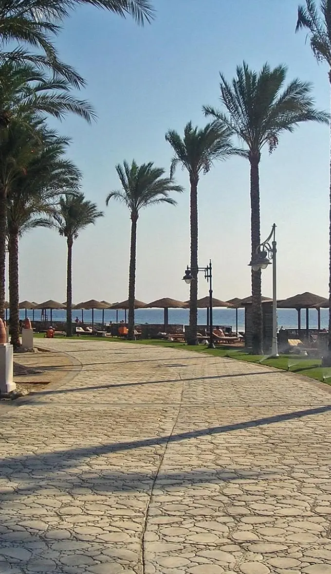 Sandy beach and shoreline at Makadi Bay in front of a resort in Egypt