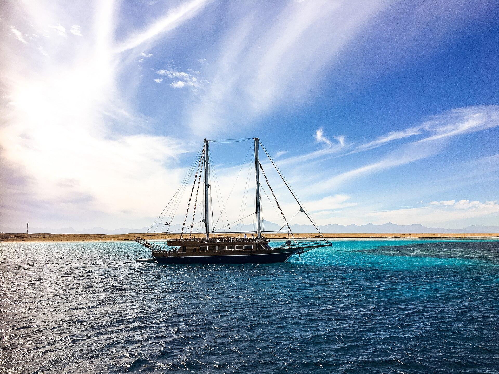Flaches türkisfarbenes Wasser vor der Insel Giftun bei Hurghada