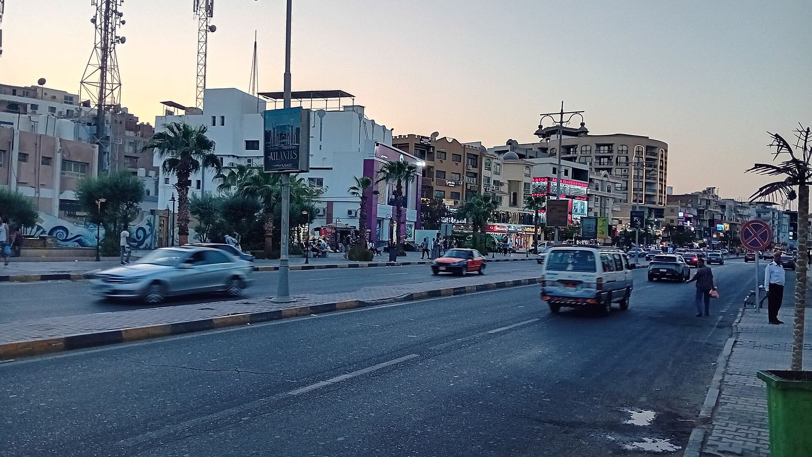 محافظ البحر الأحمر يقرر تأجيل تعديلات المرور في الغردقة